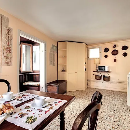 San Zulian Apartman *